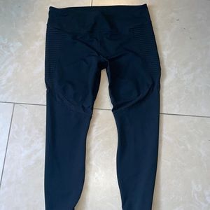 Power hold fabletic leggings in black! Super cute and stylish